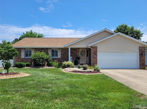 951 Albers Lane, Bethalto, IL 62010