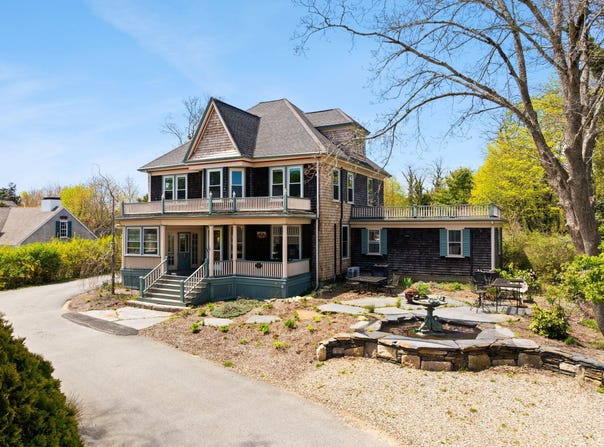 628 W Falmouth Highway, Falmouth, MA 02540