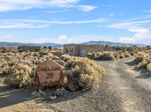 28 Piedra Vista, El Prado, NM 87529