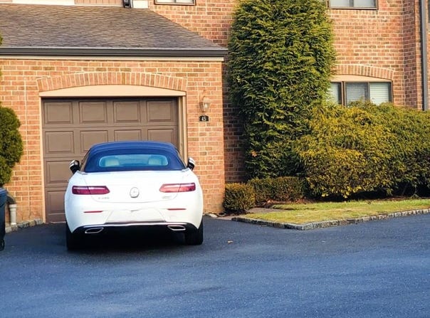 45 Windsor Gate, North Hills, NY 11040