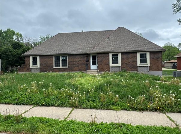 18000 E DAKOTA Drive, Independence, MO 64056