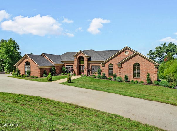 1042 Holiday Drive, Crossville, TN 38555