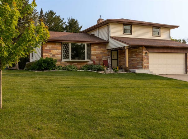 2932 SUZANNE Court, GREEN BAY, WI 54311-7401