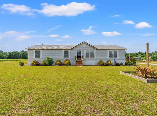 1619 Grain Bin Rd., Lake View, SC 29563