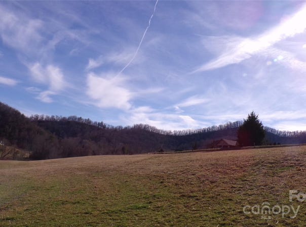 99999 Green Valley Road, Leicester, NC 28748