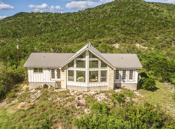 992 Bunk Road, Utopia, TX 78884