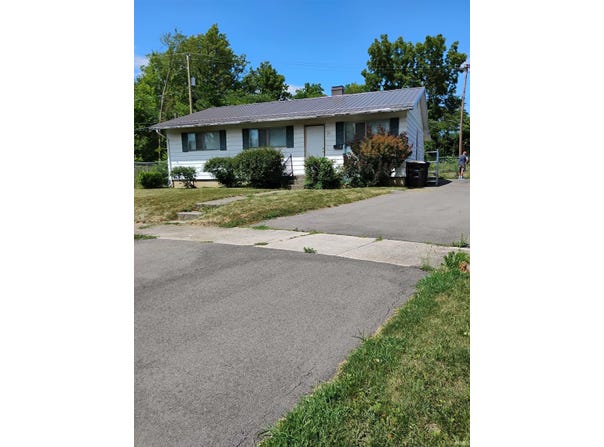 711 N Camden Drive, Fort Wayne, IN 46825-5412