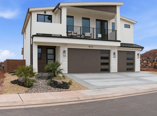 972 E COYOTE CREST Dr, Washington, UT 84780