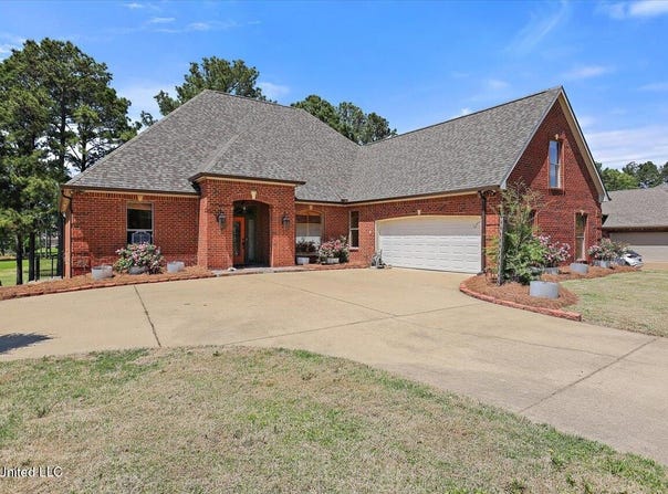 168 Woodlands Glen Cir, Brandon, MS 39047