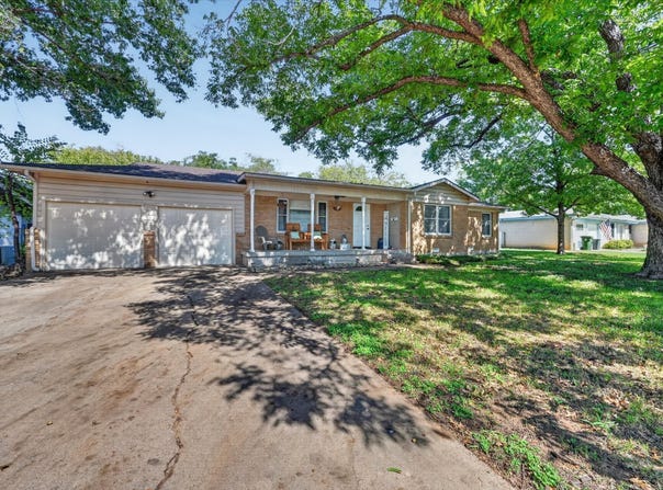 15 Page Street, Hurst, TX 76053