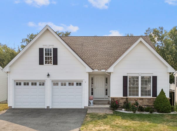 6 Mystique Lane, Cromwell, CT 06416