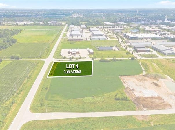 Tower Terrace Rd lot: 4, Hiawatha, IA 52233