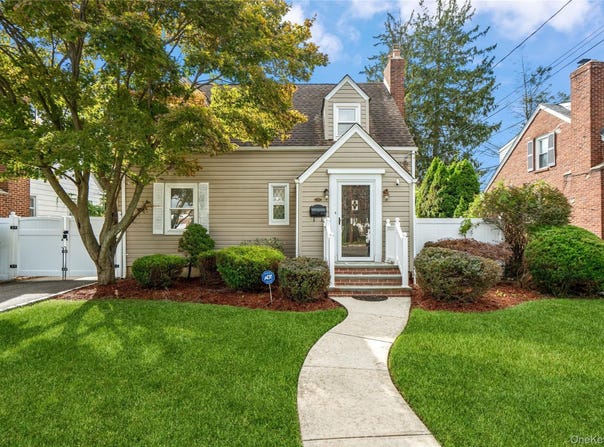 173 2nd Street, Hicksville, NY 11801