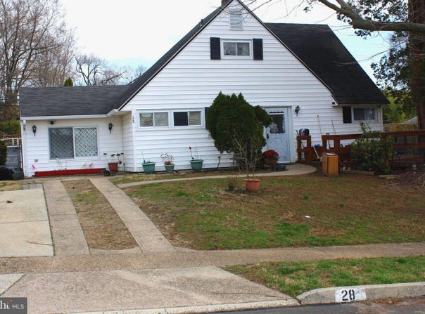 28 RAINBOW LANE, LEVITTOWN, PA 19055