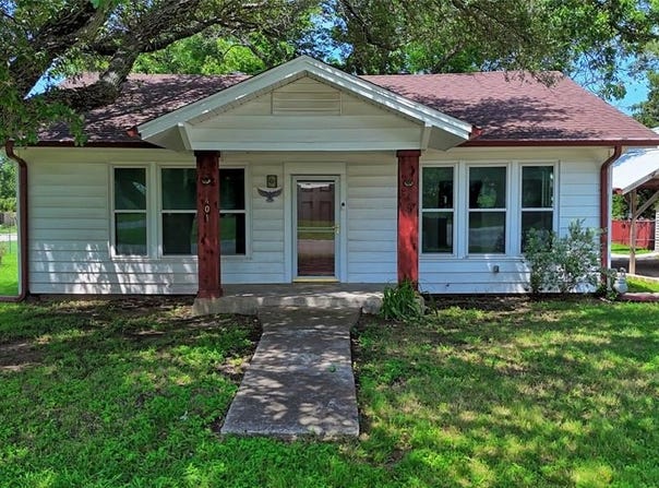 401 Young Street, Nocona, TX 76255