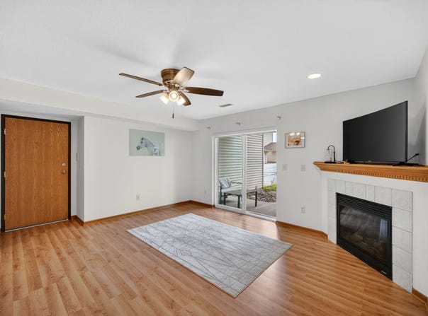 10111 Sutton Drive, Urbandale, IA 50322