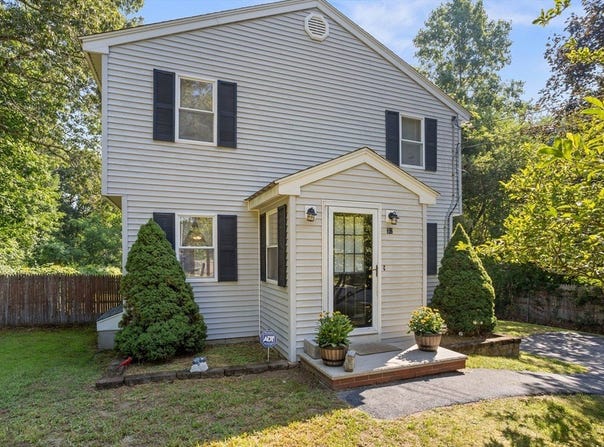 32 Sherburne Ave, Tyngsborough, MA 01879