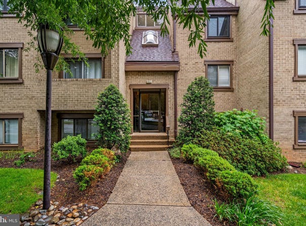 1631 PARKCREST Circle, RESTON, VA 20190