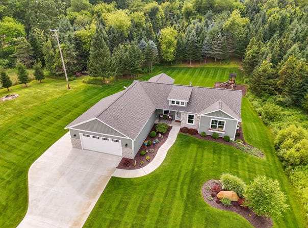 4031 Autumn Ridge Drive, Middleville, MI 49333