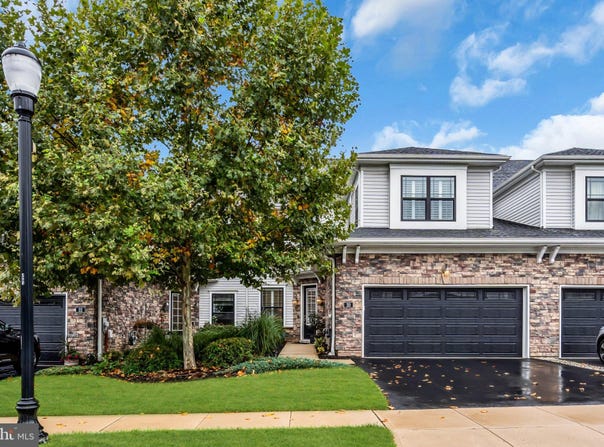 20 DOGLEG Lane, LAWRENCE TWP, NJ 08648