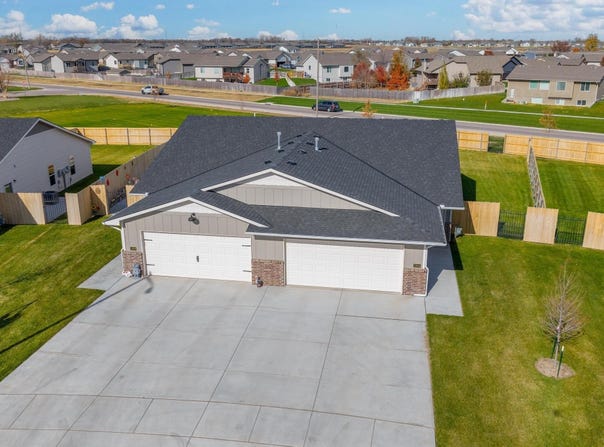 2885 S Cedar Crest Ct, Wichita, KS 67215