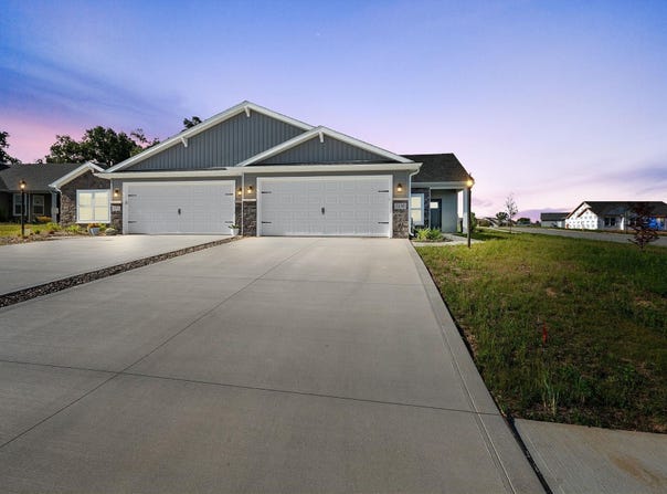 3190 E Buell Court, Columbia City, IN 46725