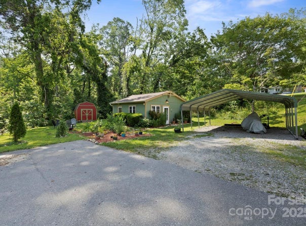 32 Roberts Street, Fletcher, NC 28732