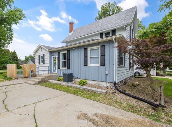 109 E Wabash Avenue, Wakarusa, IN 46573