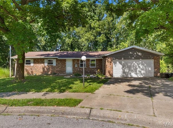 5 Oriole Court, St Charles, MO 63301