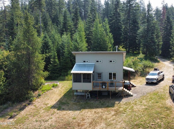 101 Maple Ln, Fernwood, ID 83830