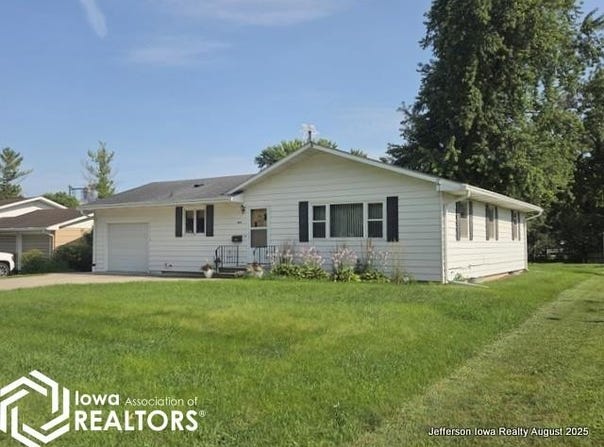 435 Niebel Street, Farnhamville, IA 50538