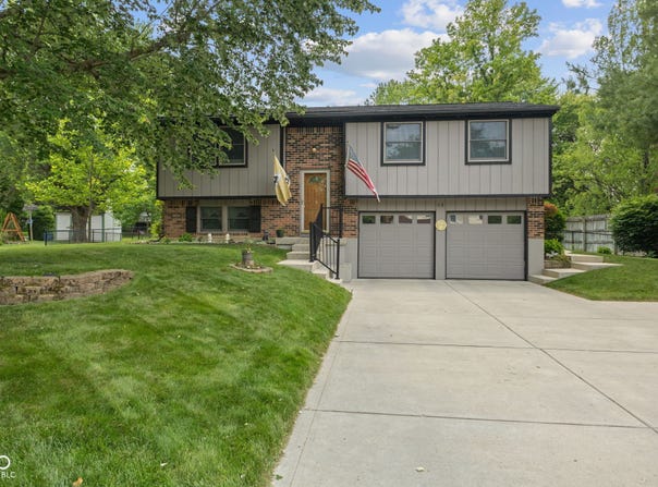 618 Shady Creek Drive, Greenwood, IN 46142