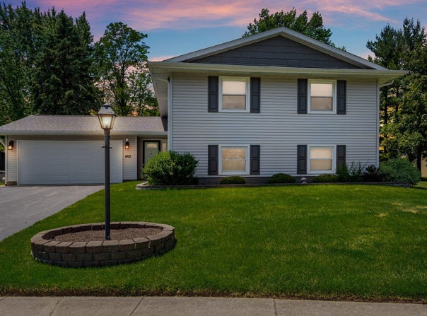 1401 Peachtree Drive, Valparaiso, IN 46383