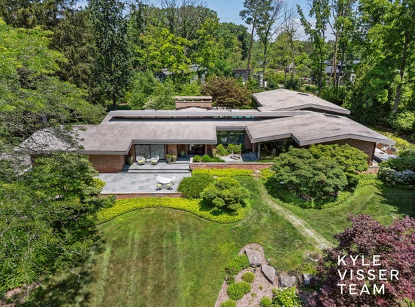 130 Robinwood Avenue SE, Grand Rapids, MI 49506