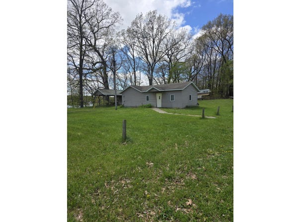 17769 Paradise Lake Road, Vandalia, MI 49095