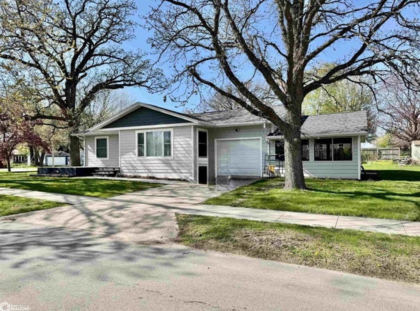 200 N 15th St, Clear Lake, IA 50428