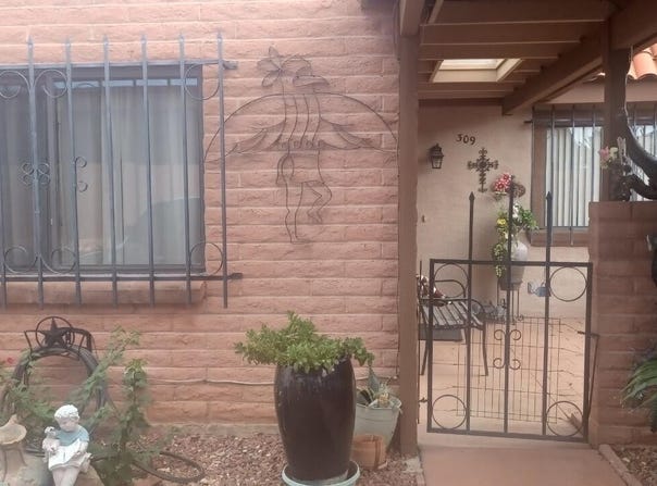 309 W Camino Del Sonador, Green Valley, AZ 85614