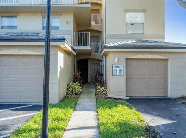 2060 GREENVIEW SHORES Boulevard, Wellington, FL 33414