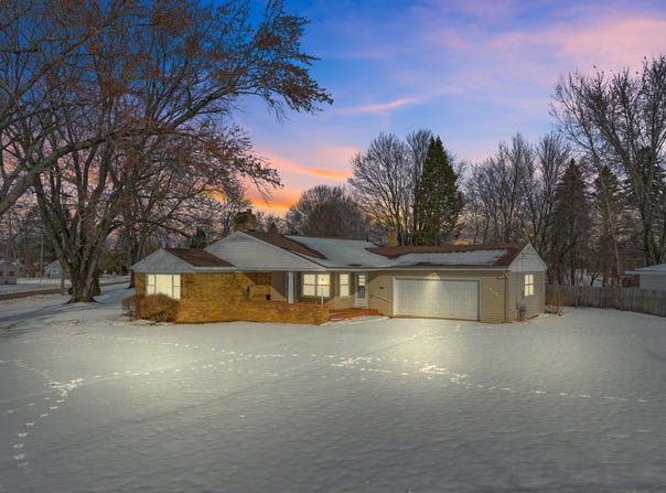 616 LakeShore Drive, Cadillac, MI 49601
