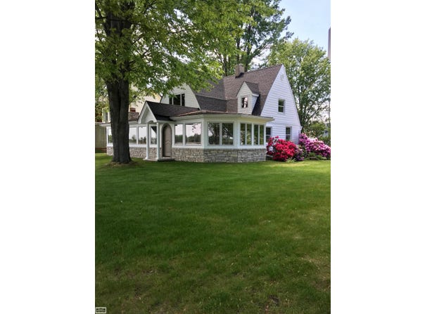 206 Edgewater Drive, Algonac, MI 48001