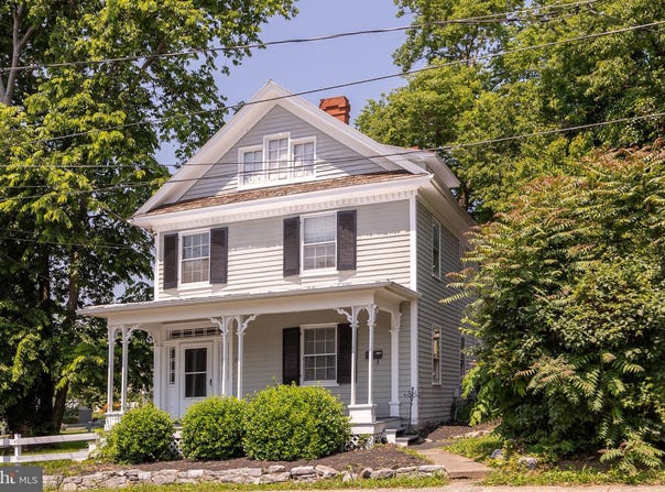 201 CAPON ST, STRASBURG, VA 22657