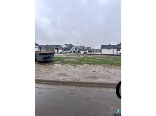 6013 W Mckinley Cir, Sioux Falls, SD 57107