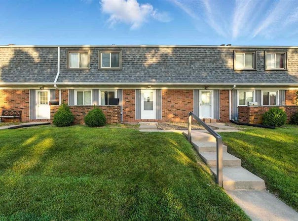 433 Peterson St, IowaCity, IA 52245