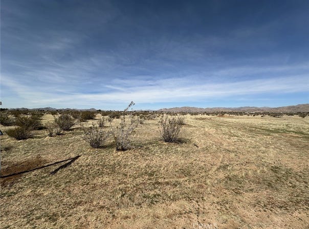 264 Corto Rd, Apple Valley, CA 92308