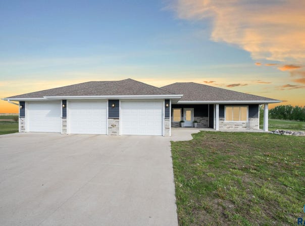 23462 462nd Ave, Wentworth, SD 57075