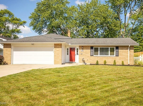 5982 Forest Ridge Drive, North Olmsted, OH 44070