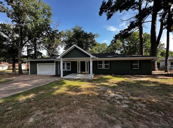 921 Maryland Dr, Athens, TX 75751