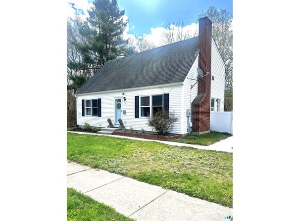 67 Deerfield Ridge Drive, Groton, CT 06355