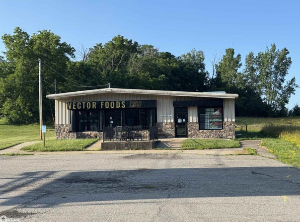1812 Court Avenue, Chariton, IA 50049
