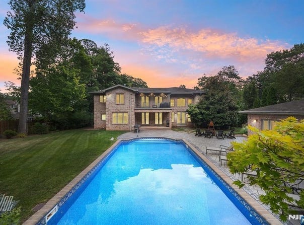 17 Jefferson Avenue, Cresskill, NJ 07626